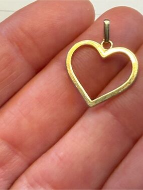 Gold Heart Outline Pendant - Women Jewelry